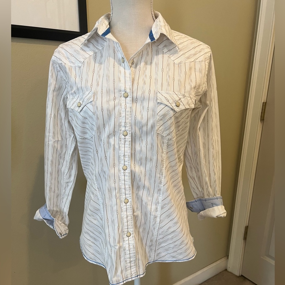 Panhandle Rough Stock Western white snap front buttondown shirt. Size M